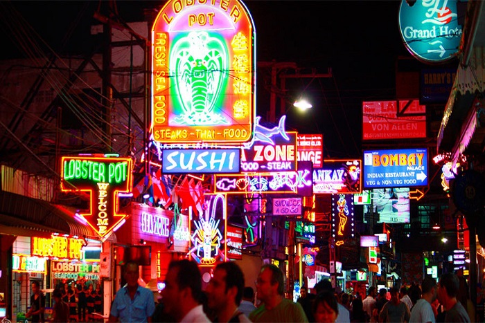 芭东夜市